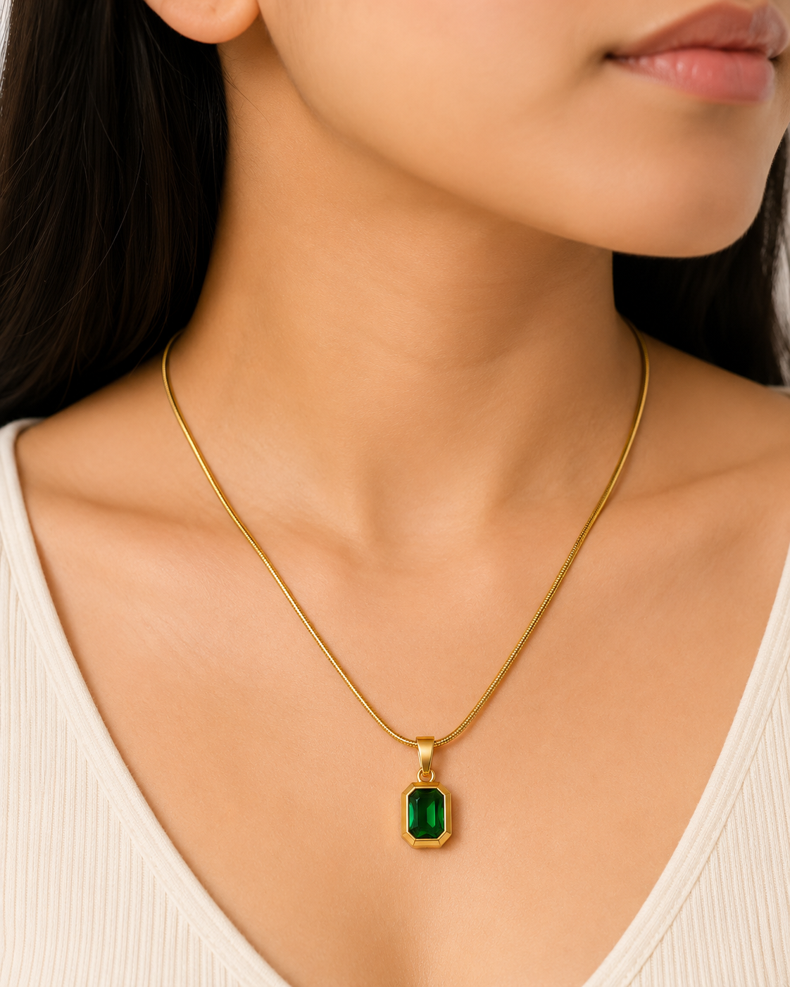 Gold Tone Emerald Green Crystal Pendant Necklace